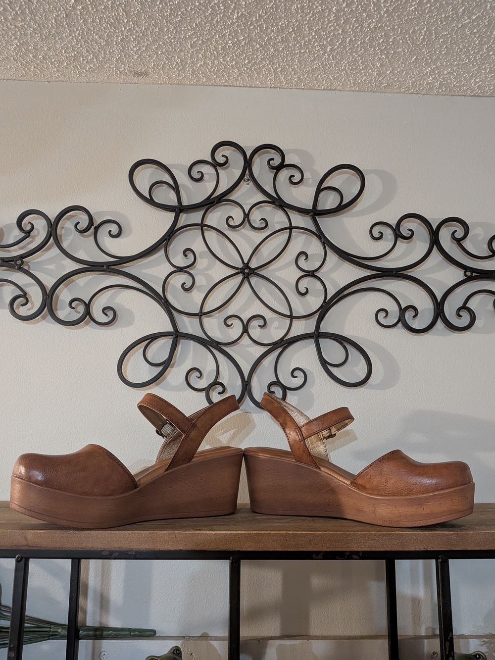 Women’s Brown Leather Platform Clogs NWOT - Picture 2 of 6